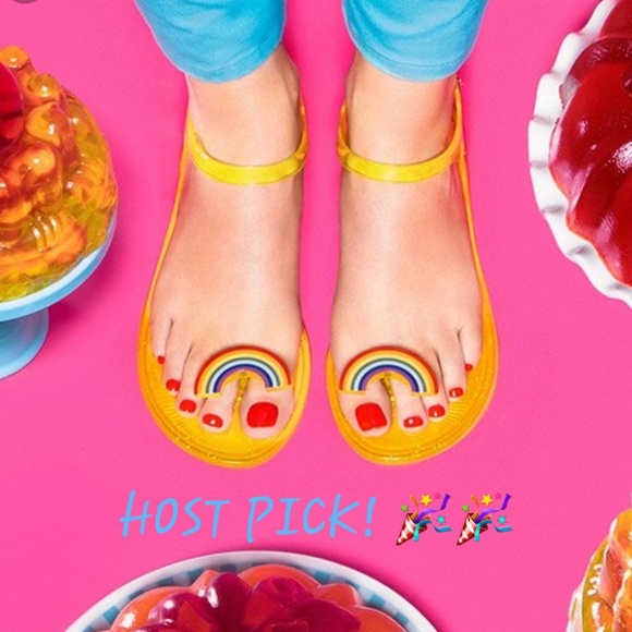 Katy Perry Collections Shoes - HP🎉🎉🆕️ Katy Perry jelly thong sandals🆕️